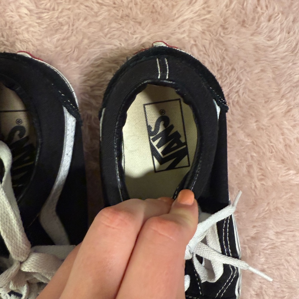 🟡🟡Vans Classic Black and White Shoes - Picture 2 of 6